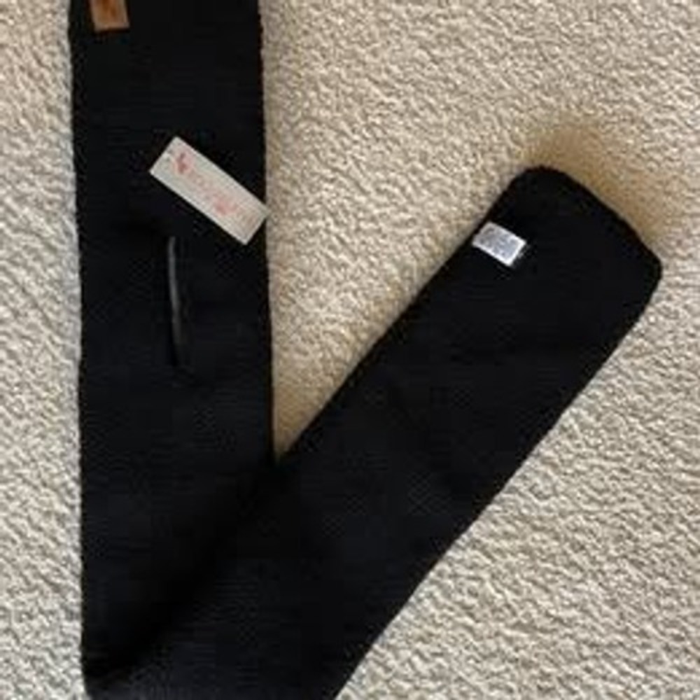 New Koolaburra by UGG Black Sherpa Wrap Scarf - Picture 3 of 3